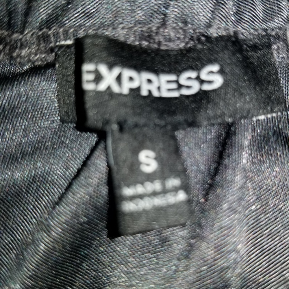 Express Sequenced Top - Picture 3 of 5